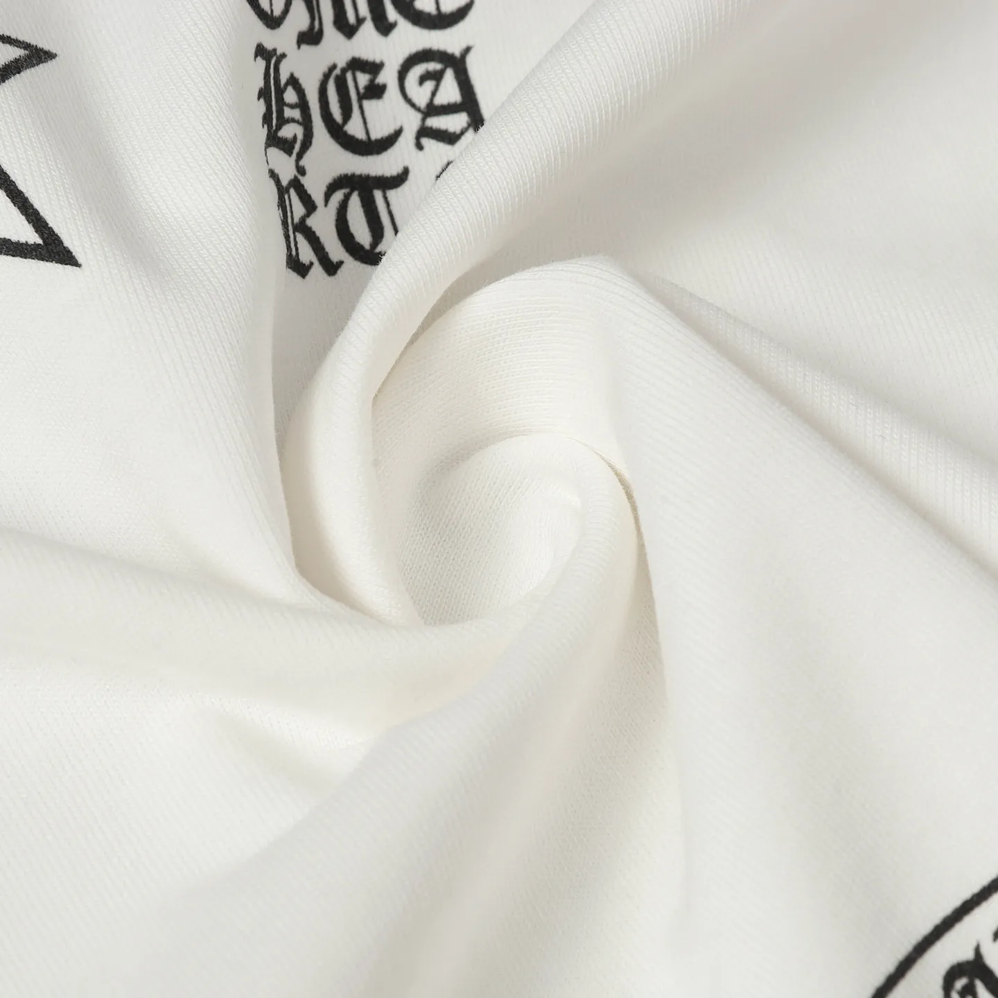 🅿️170 Chrome hearte/Chrome heart ch 25ss early spring new Sanskrit printed short-sleeved T-shirt. A must-have item for daily commuting for men and women in light luxury. The correct version is welcome to compare. Detailed features: ·280 grams of 100% pure cotton double yarn jersey fabric. ·Custom-dyed in the same vat with special thickened 32 counts of double-strand 1x1 thread. ·Double-needle cross-stitch technology. ·Original main mark washed hangtag. Color: black white. Size: XS-L